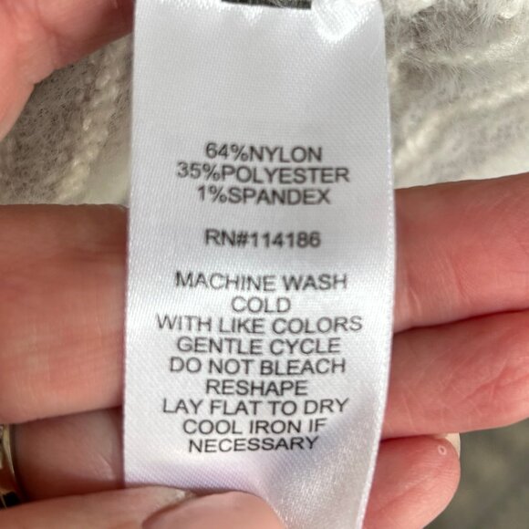 Love Scarlett Super Soft Sweater Gray White Geometric Pattern Womens Size Small - Picture 8 of 9